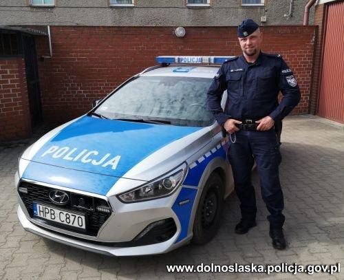 Policjant z komisariatu w Kamiecu Zbkowickim uratowa ycie 77-latki
